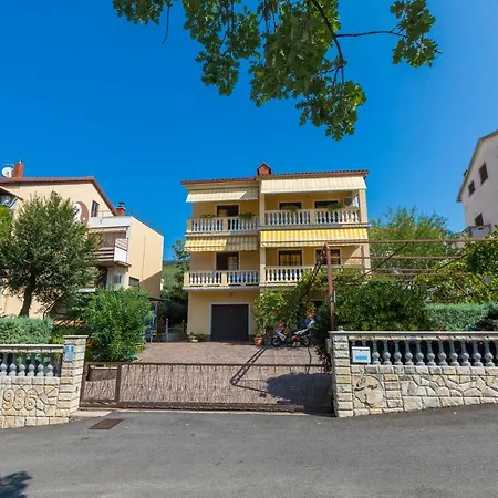Laura Apartament